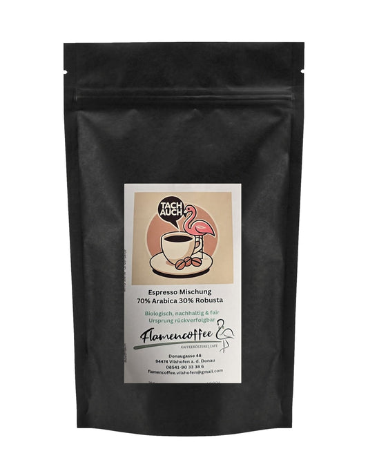 Flamencoffee Tach Auch – Kaffeetüte auf Weiß
